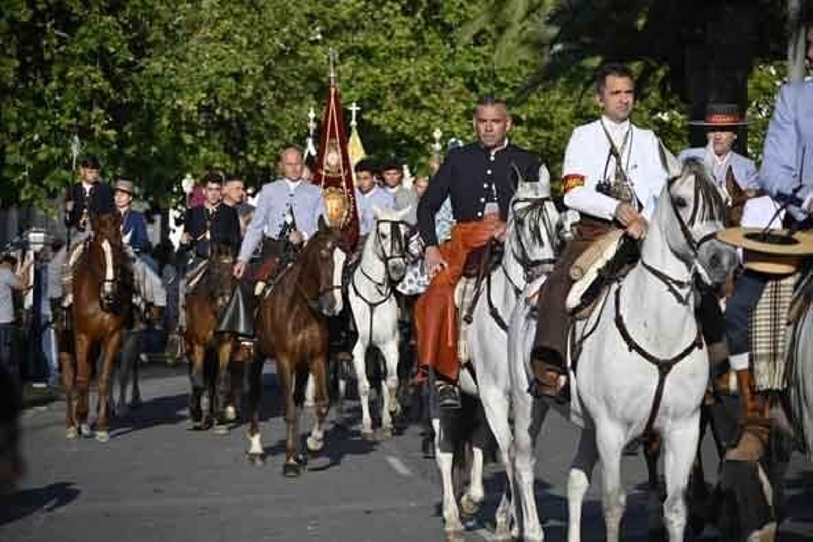 Las mejores imágenes de los peregrinos en la salida de Emigrantes