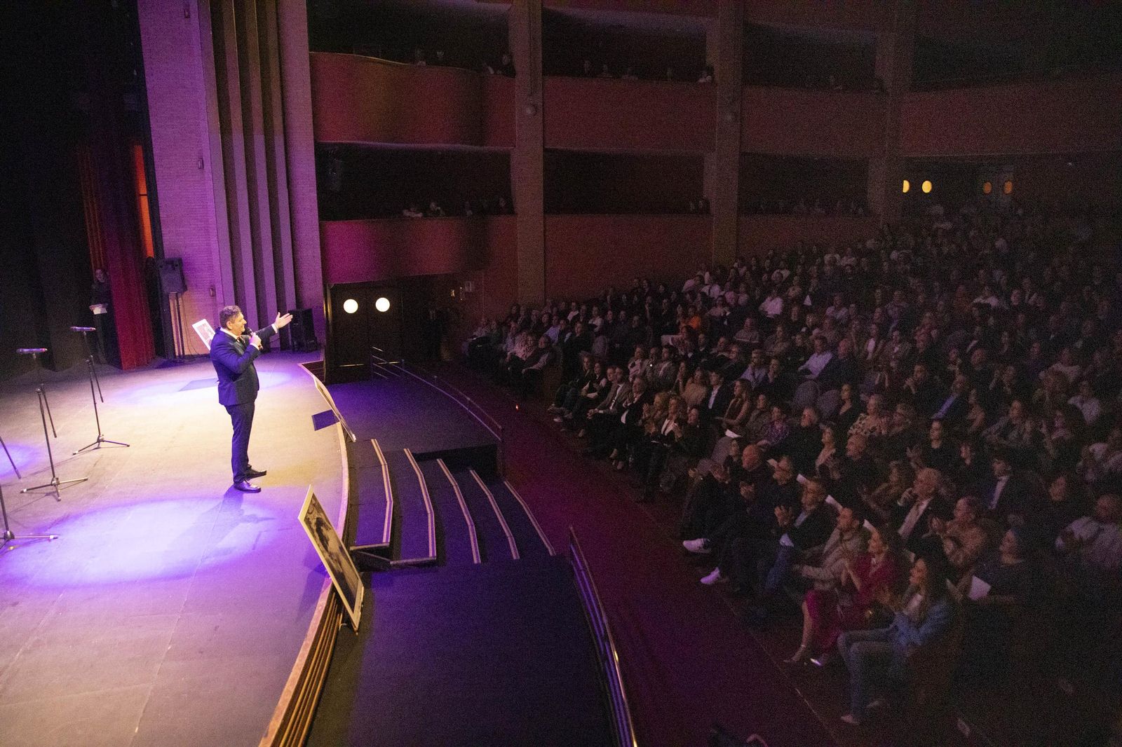 El estreno en Almería del largometraje documental "Concha Robles", en imágenes