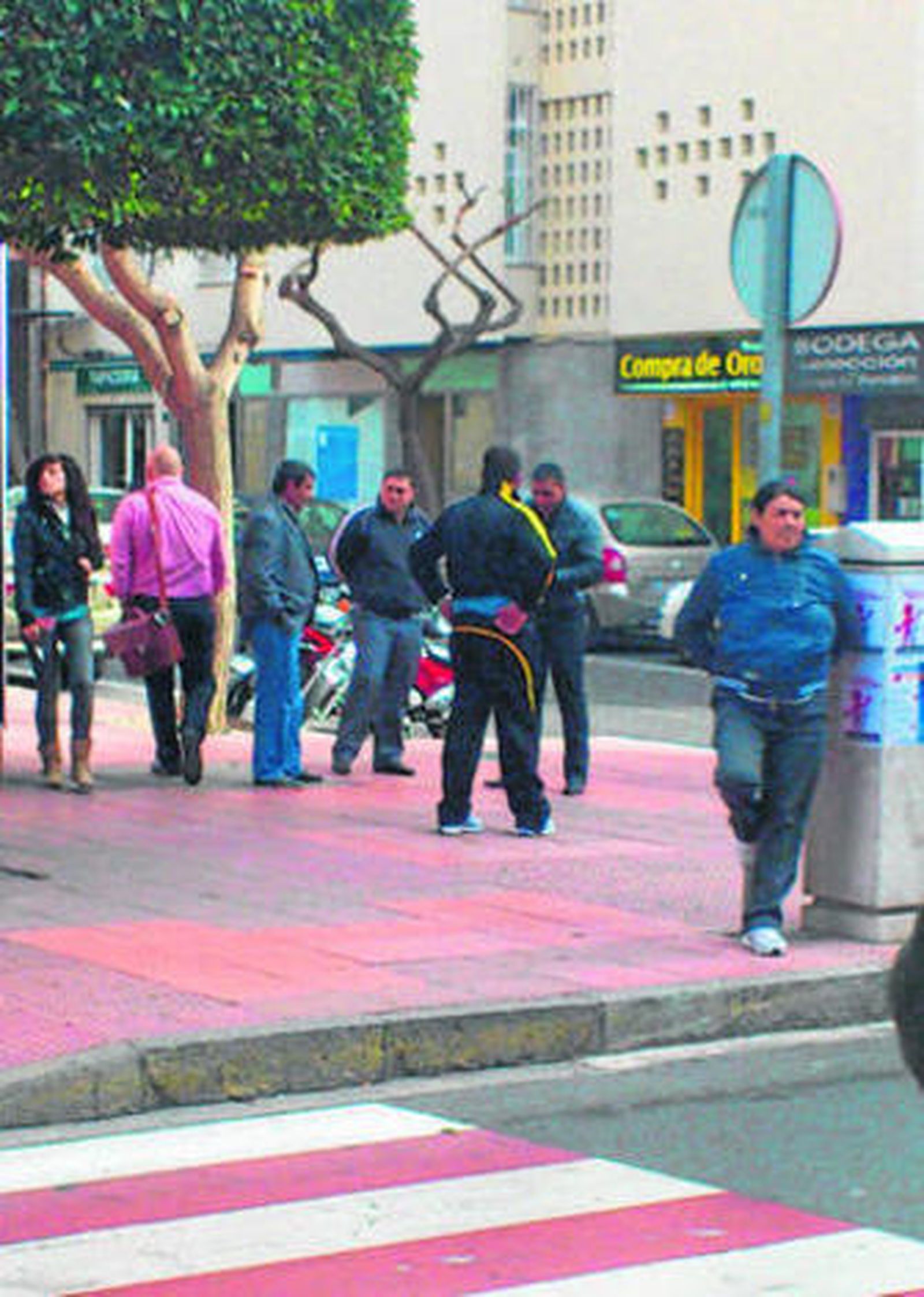 Grupo dedicado a la compraventa de artículos en la vía pública.