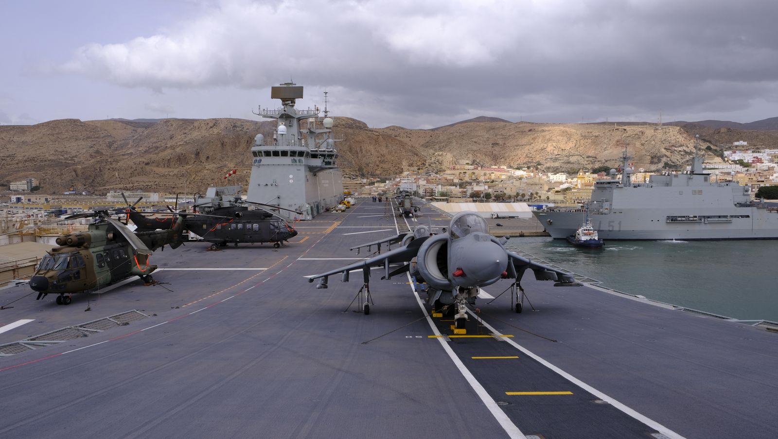 Fotogalería de la visita al portaaviones Juan Carlos I. Puerto de Almería.