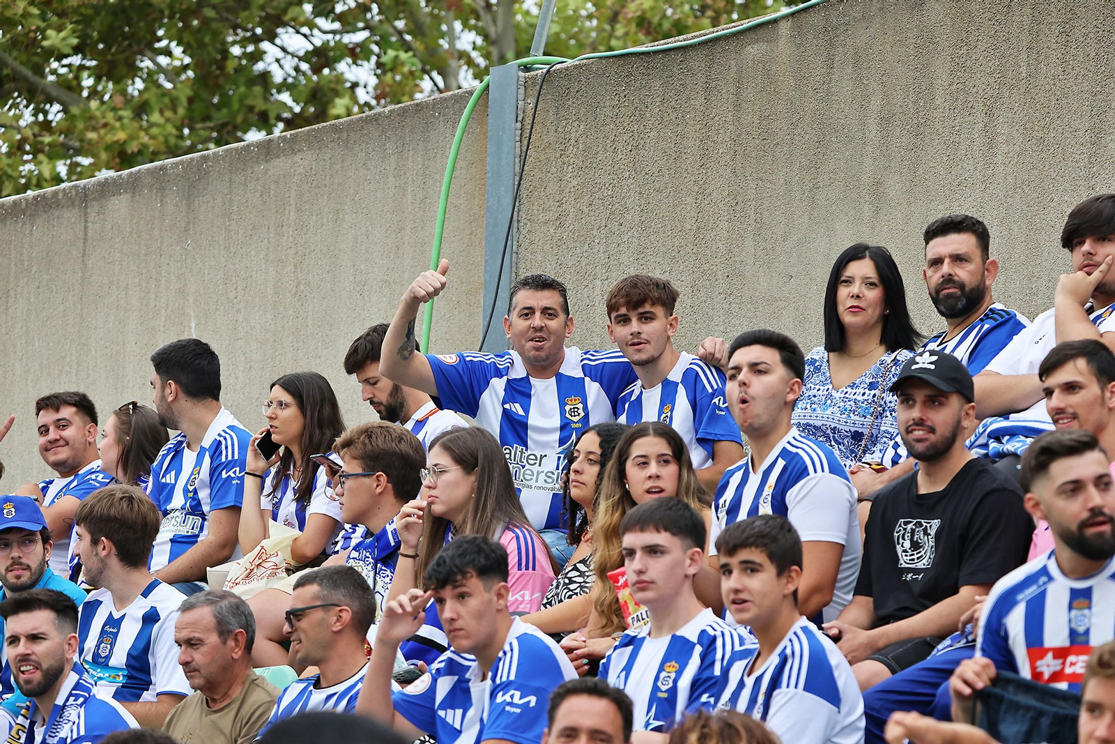 Búscate en las gradas del Betis Deportivo-Recreativo de Huelva