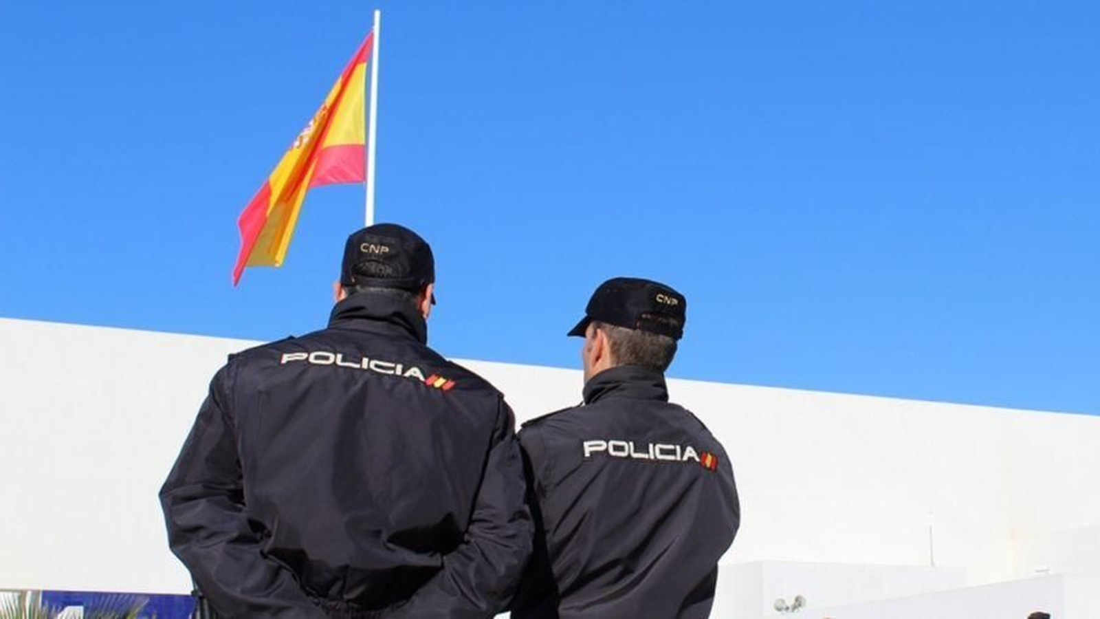 Agentes de la Policía Nacional. Agentes de la Policía Nacional.