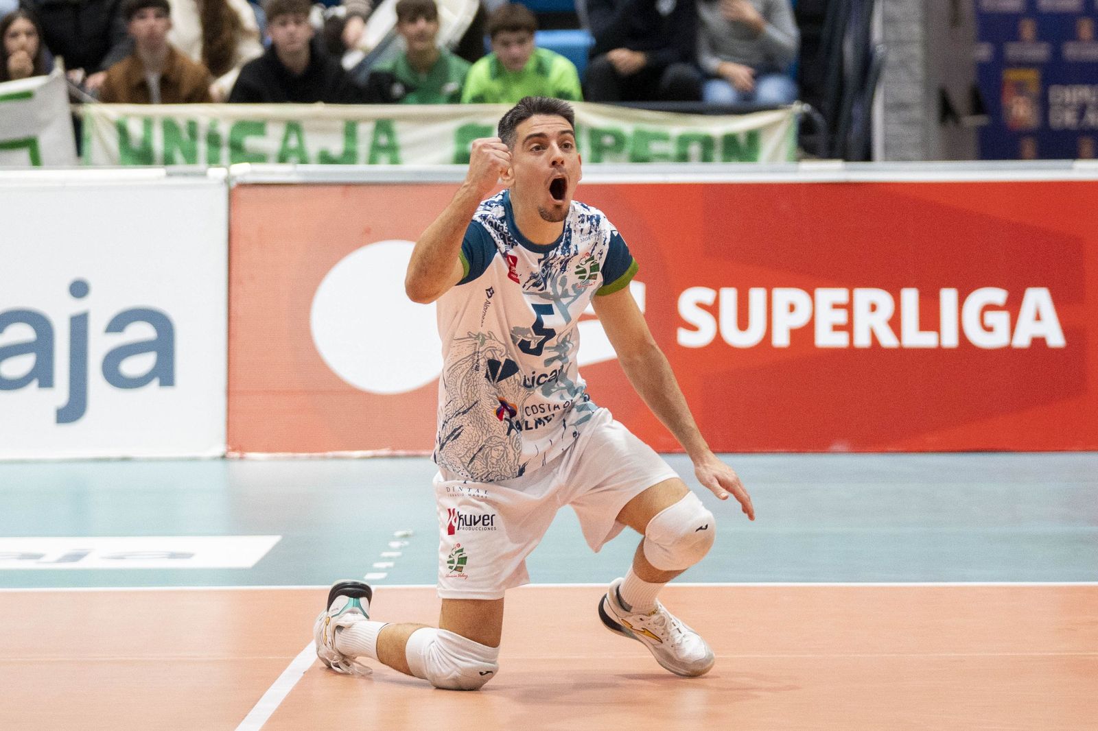 Las imágenes del partido entre Unicaja Costa de Almería y Pamesa Teruel de Superliga de voleibol