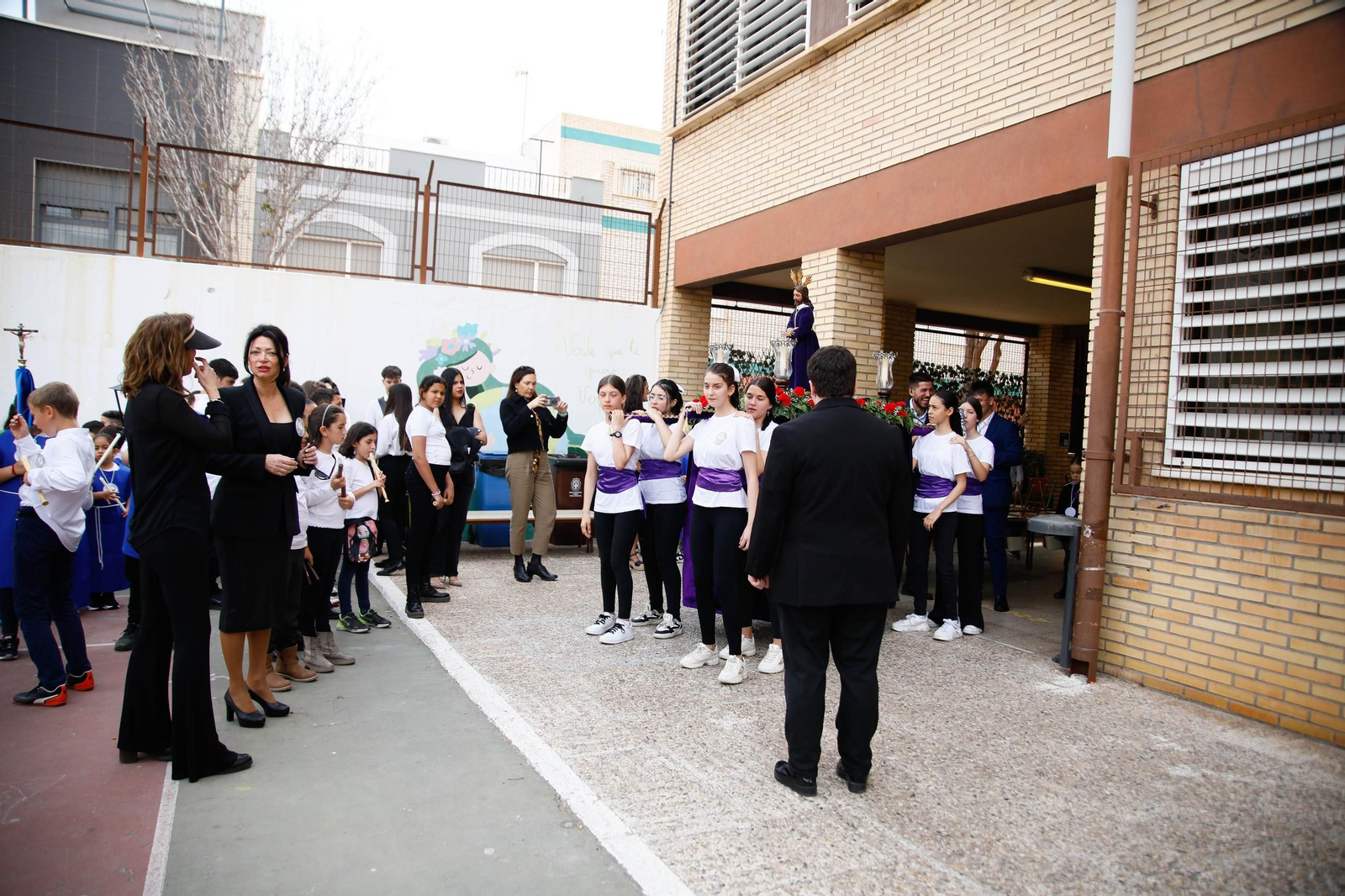 Las imágenes del CEIP San Fernando de El Zapillo de la ciudad de Almería en procesión en el viernes de dolores