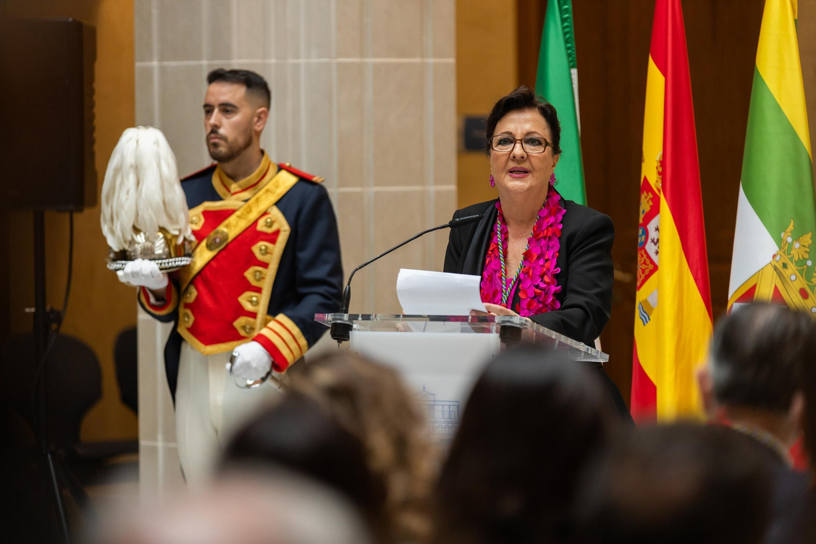 Carmen Linares es distinguida como hija predilecta