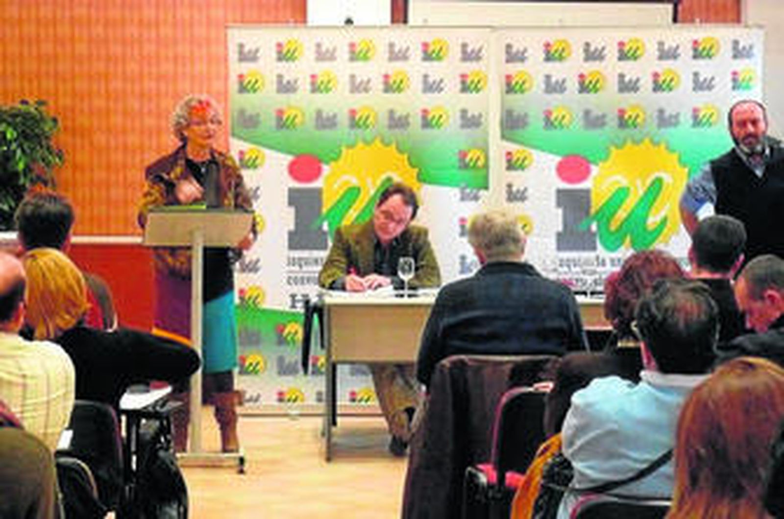 Un instante del cónclave izquierdista de ayer, en Bollullos Par del Condado.