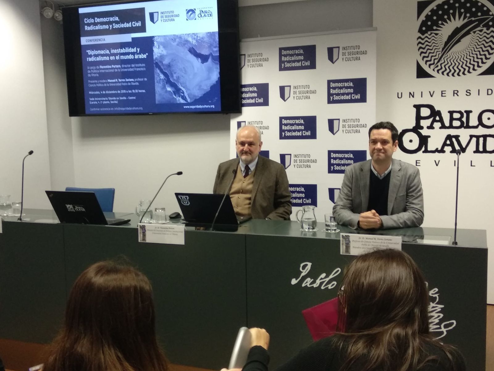 Florentino Portero (izquierda) y Manuel R. Torres, el miércoles en la UPO.