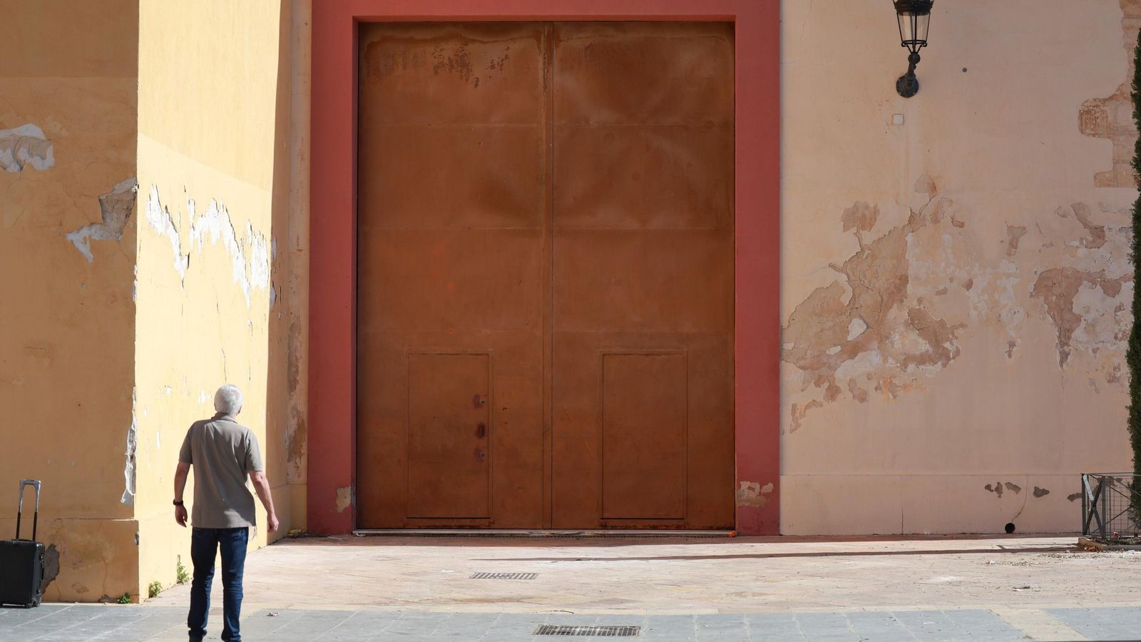 Desconchones alrededor de una de las puertas de Santo Domingo.