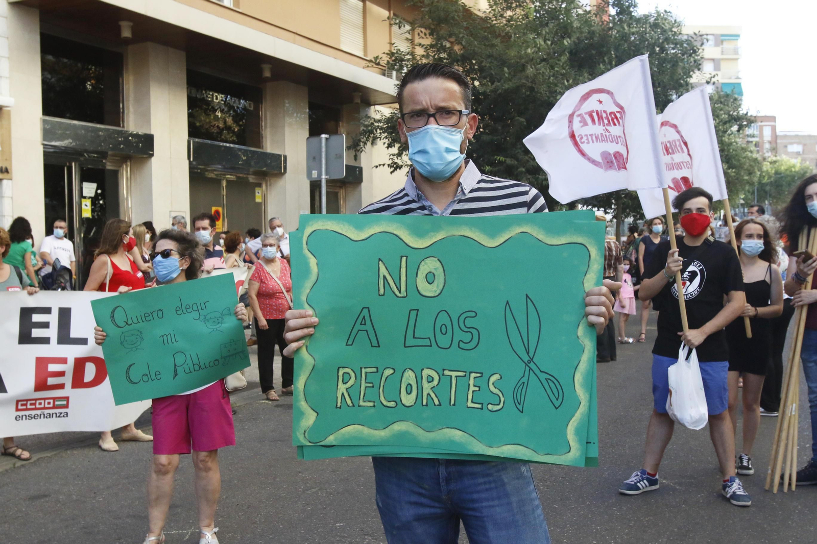 Las imágenes de la concentración contra el cierre de unidades en Córdoba