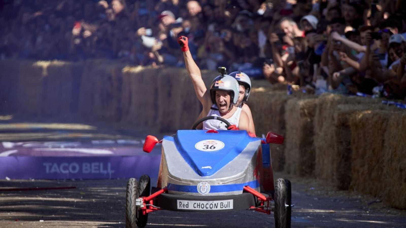 Uno de los equipo de Red Bull Autos Locos