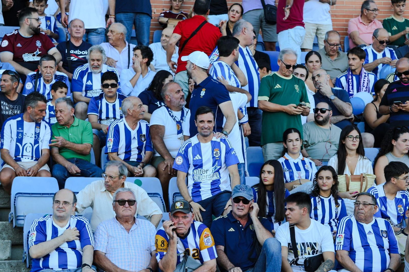 Búscate en las gradas del Nuevo Colombino durante el Recre-Puente Genil