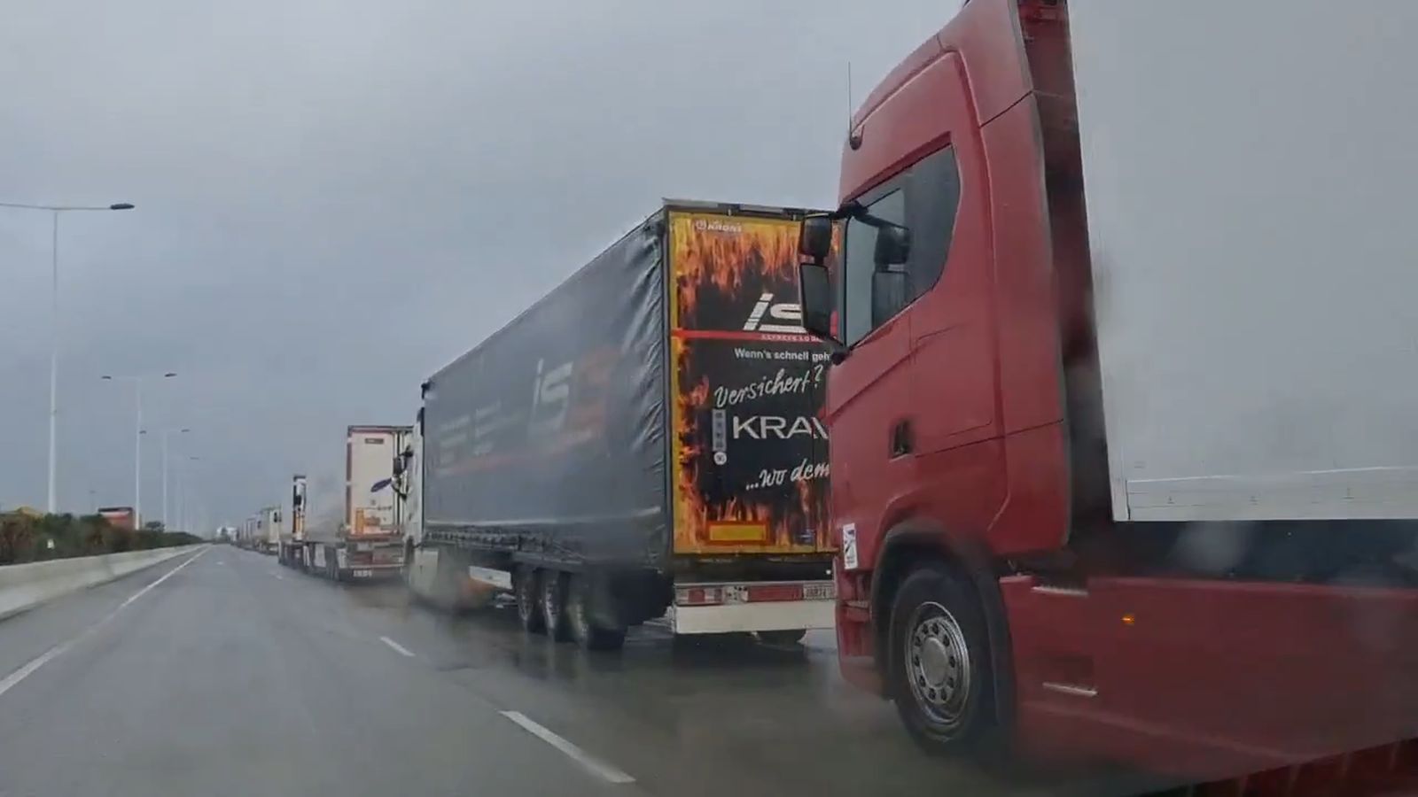 Los camiones toman las carreteras del Campo de Gibraltar tras la reapertura del Puerto de Algeciras