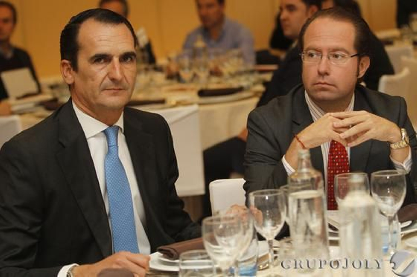 Jaime Lobo, director regional de Granada y Almería de Banco Popular junto a Francisco Ledesma, concejal de Economía y Hacienda del Ayuntamiento de Granada.

Foto: Pepe Villoslada y Alex Cámara