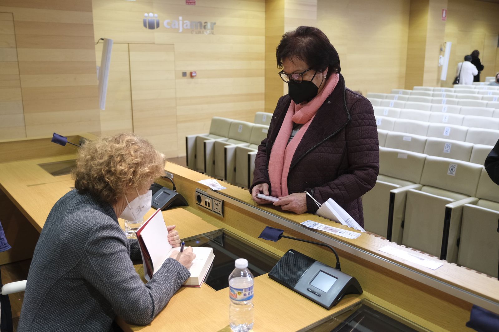 Fotogalería Diario de los Libros, con Julia Navarro. Almería