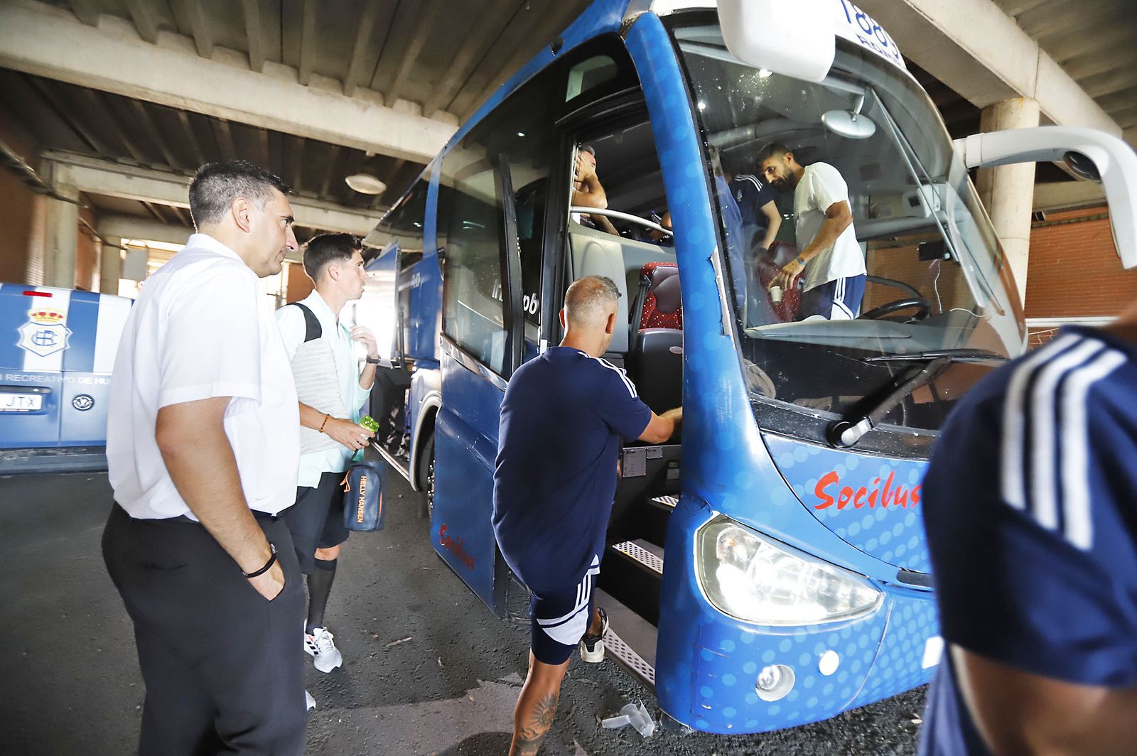 Imágenes de la salida del Recreativo de Huelva a Cáceres