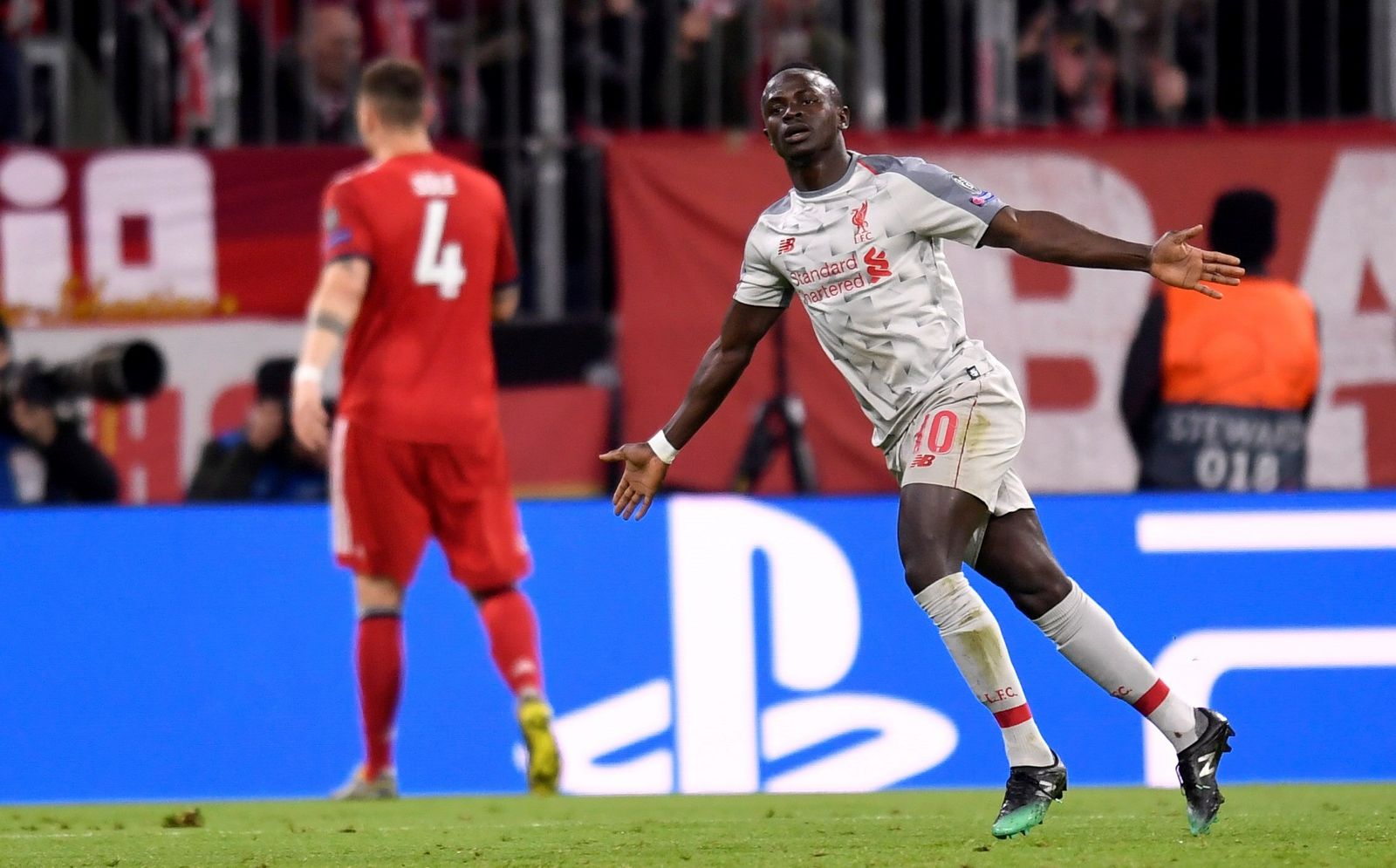 Mané en uno de sus goles