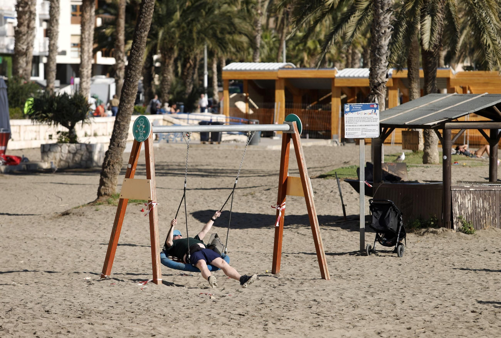 Los termómetros marcan más de 20 grados en Málaga. Los termómetros marcan más de 20 grados en Málaga.