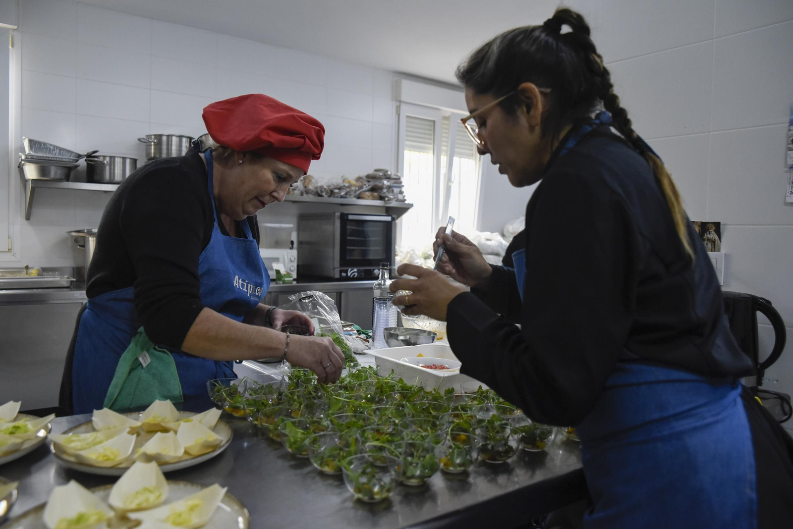 Fotos de la apertura del restaurante solidario Atípico de Betania en La Línea