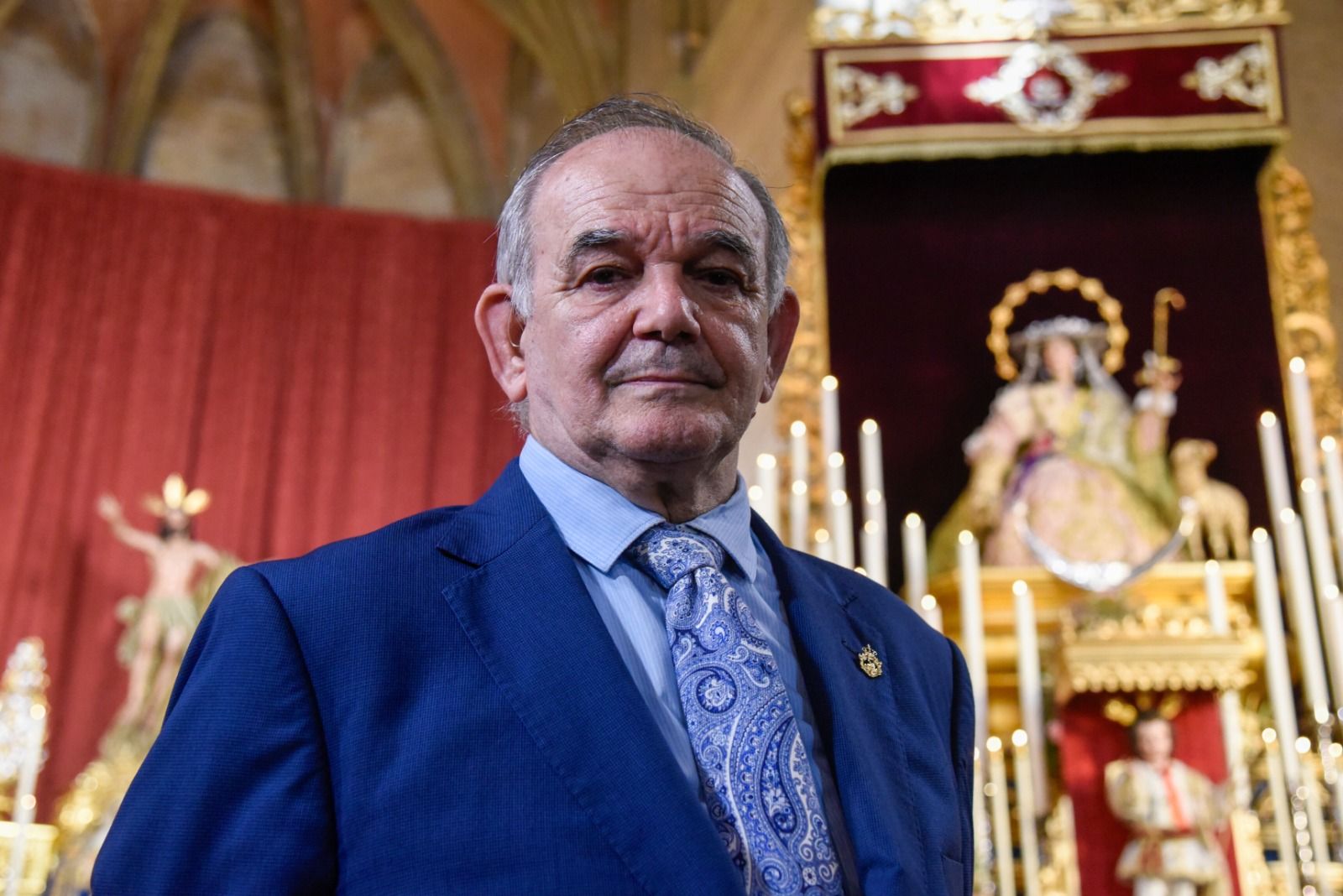 Andrés Martín junto a la Divina Pastora durante el triduo en Santa Marina