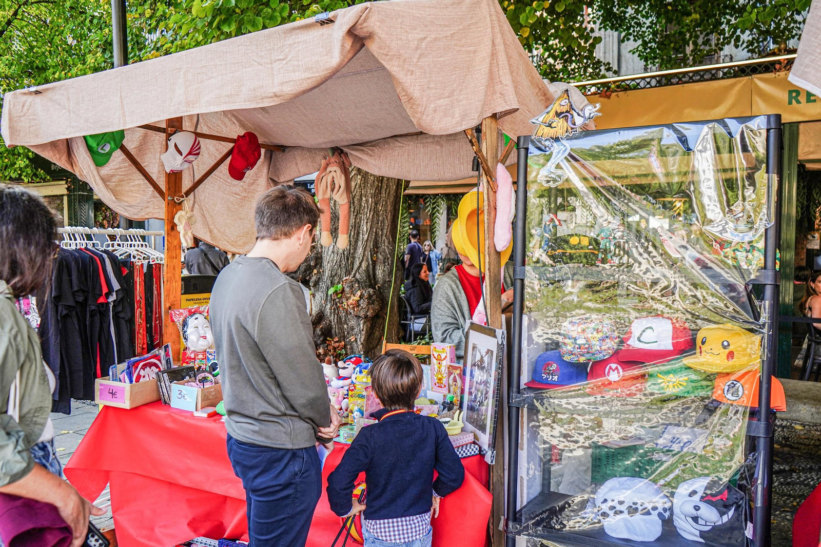 Feria japonesa en Granada: las imágenes de plaza Bib-Rambla