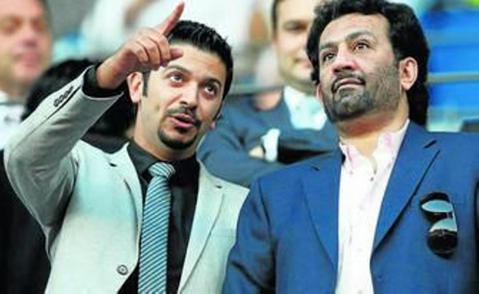 Moayad Shatat y Abdullah Al Thani, en el palco de La Rosaleda, la pasada temporada.