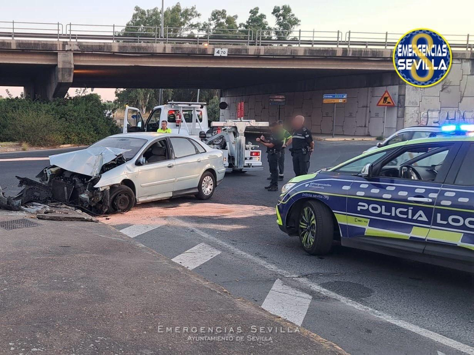 El vehículo accidentado en Alcosa.