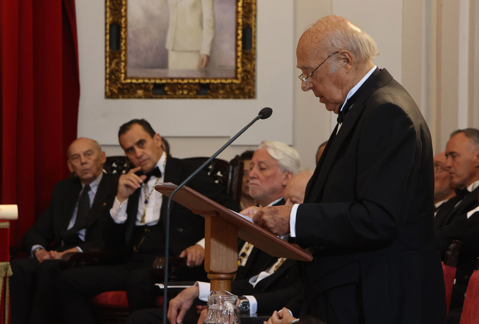 SALVADOR MORALES CONDE TOMA POSESION DE LA PLAZA DE ACADEMICO DE NUMERO DE LA REAL ACADEMIA DE MEDICINA Y CIRUJIA DE SEVILLA