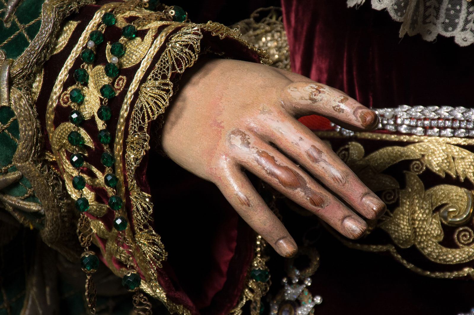 Las fotos más especiales de la Macarena en besamanos