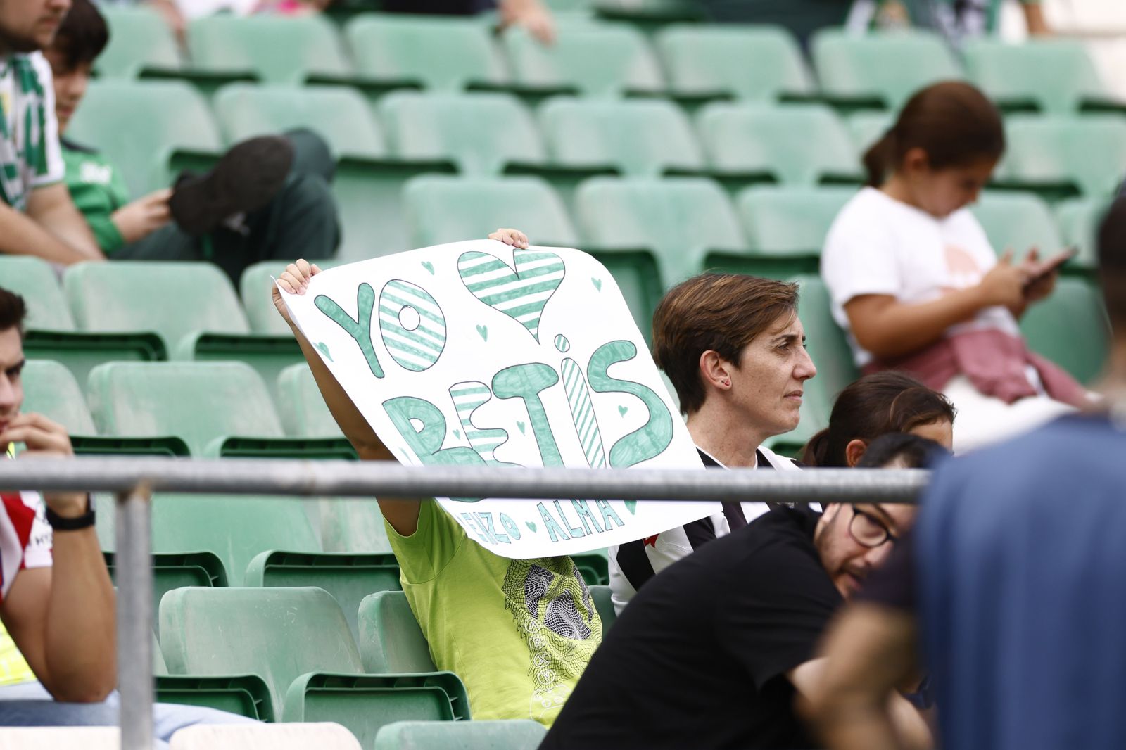 Búscate en las fotos del Betis-Atlético de Madrid