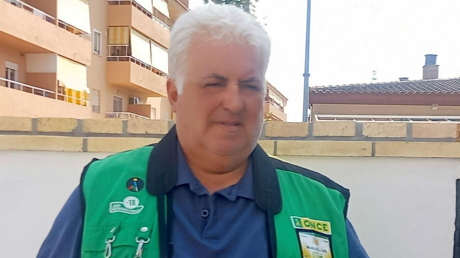 El vendedor de la ONCE Manuel Luis Mellado, que ha dado el premio en Chipiona.