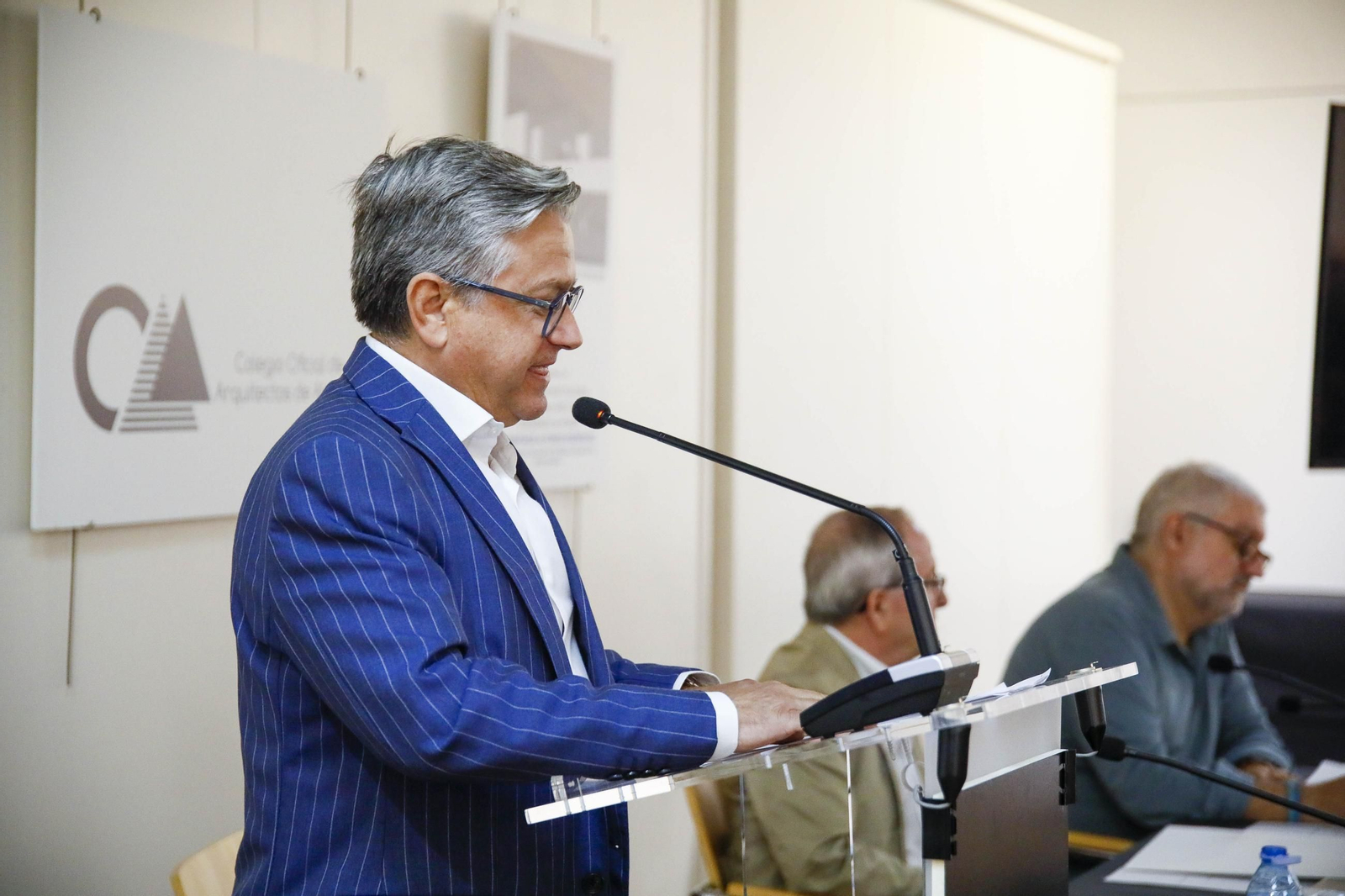 Imágenes del nombramiento como colegiado de honor a Santiago Alfonso en el colegio oficial de arquitectos de Almería