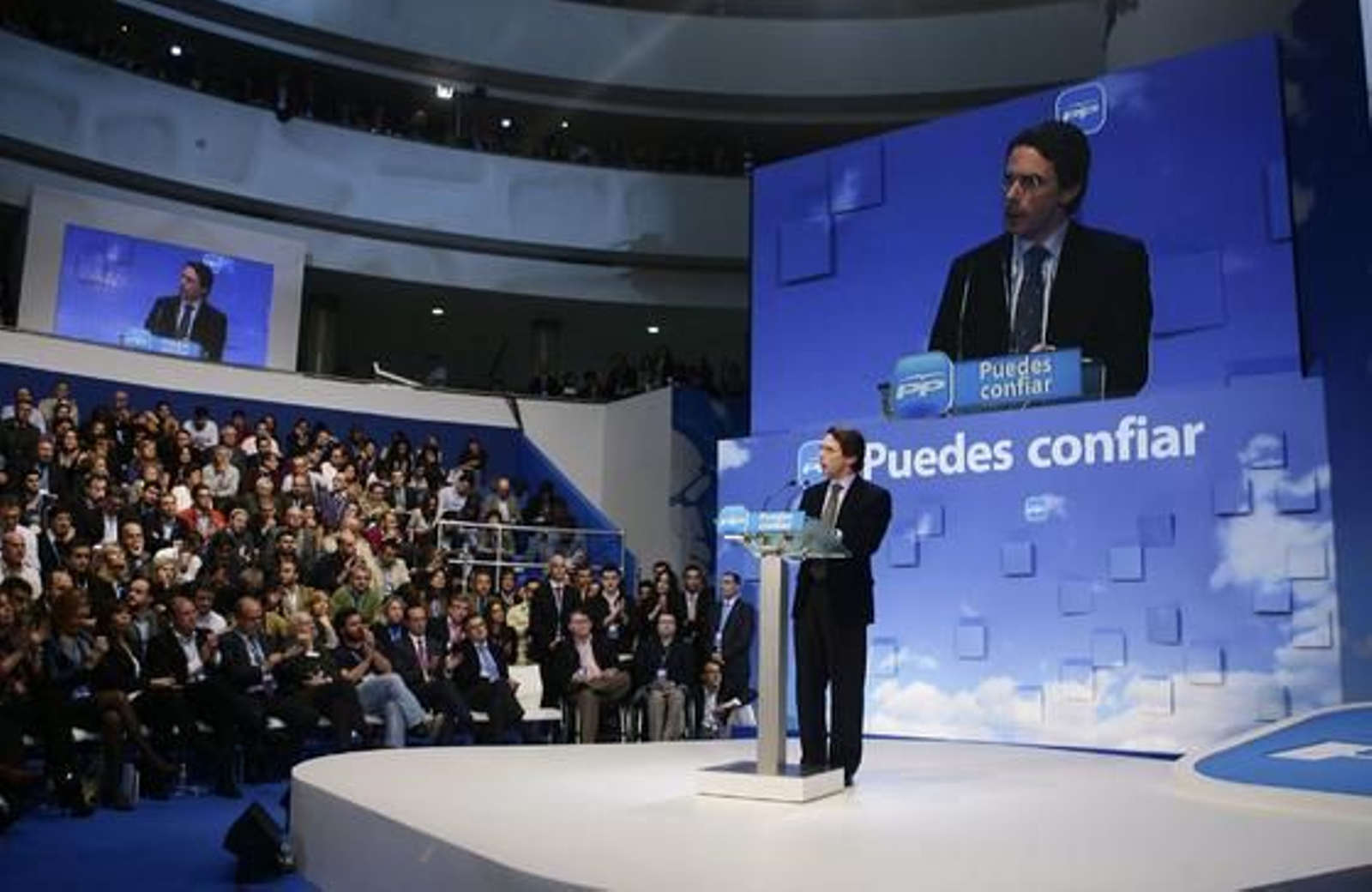 El ex presidente del Gobierno, José María Aznar, durante su discurso en la Convención del Partido Popular en Sevilla.

Foto: Antonio Pizarro