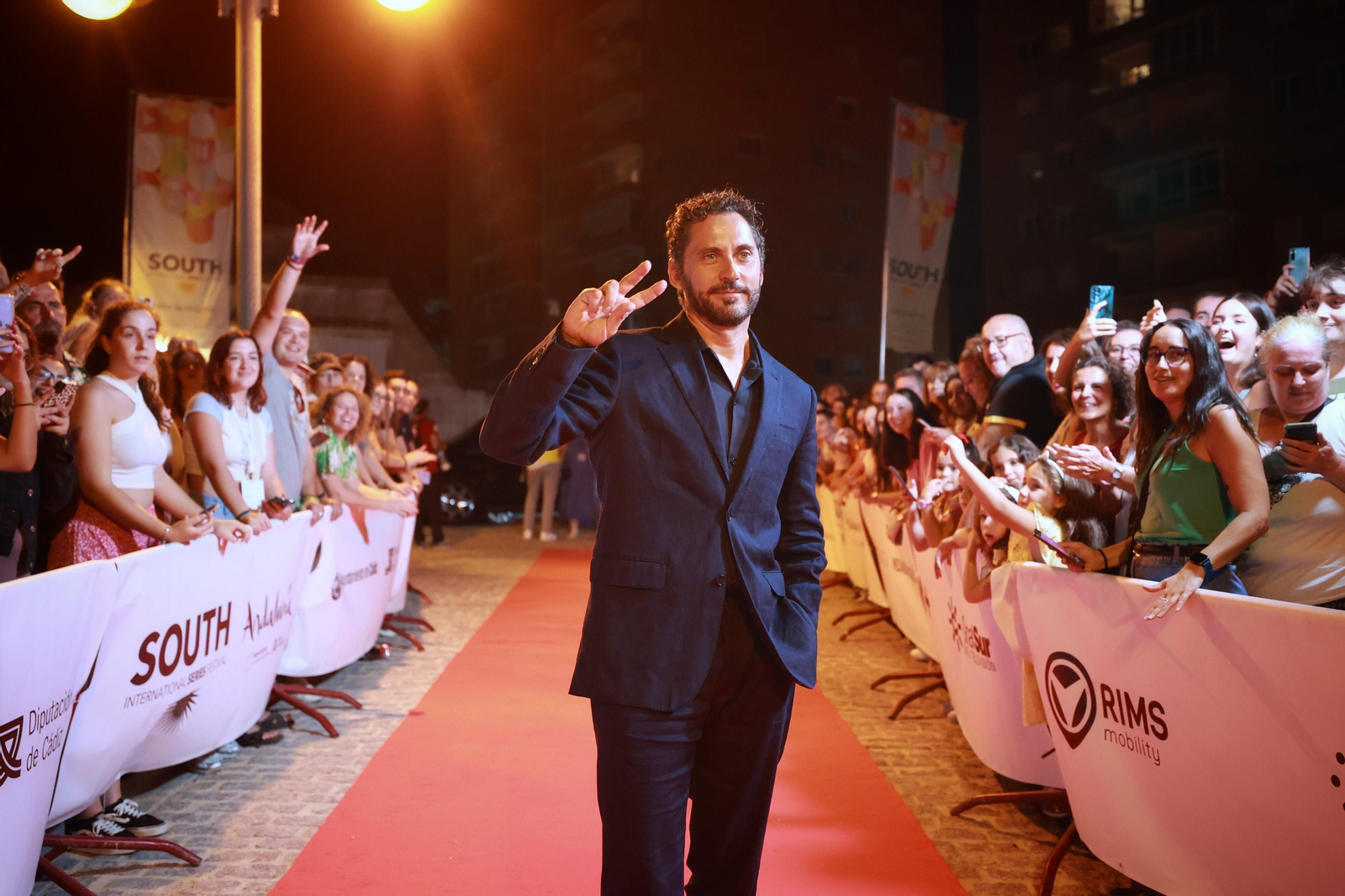 Las imágenes de la última gran alfombra roja de South International Series Festival Cádiz: Eduardo Noriega, Paco León, Ingrid Rubio, Benito Zambrano...