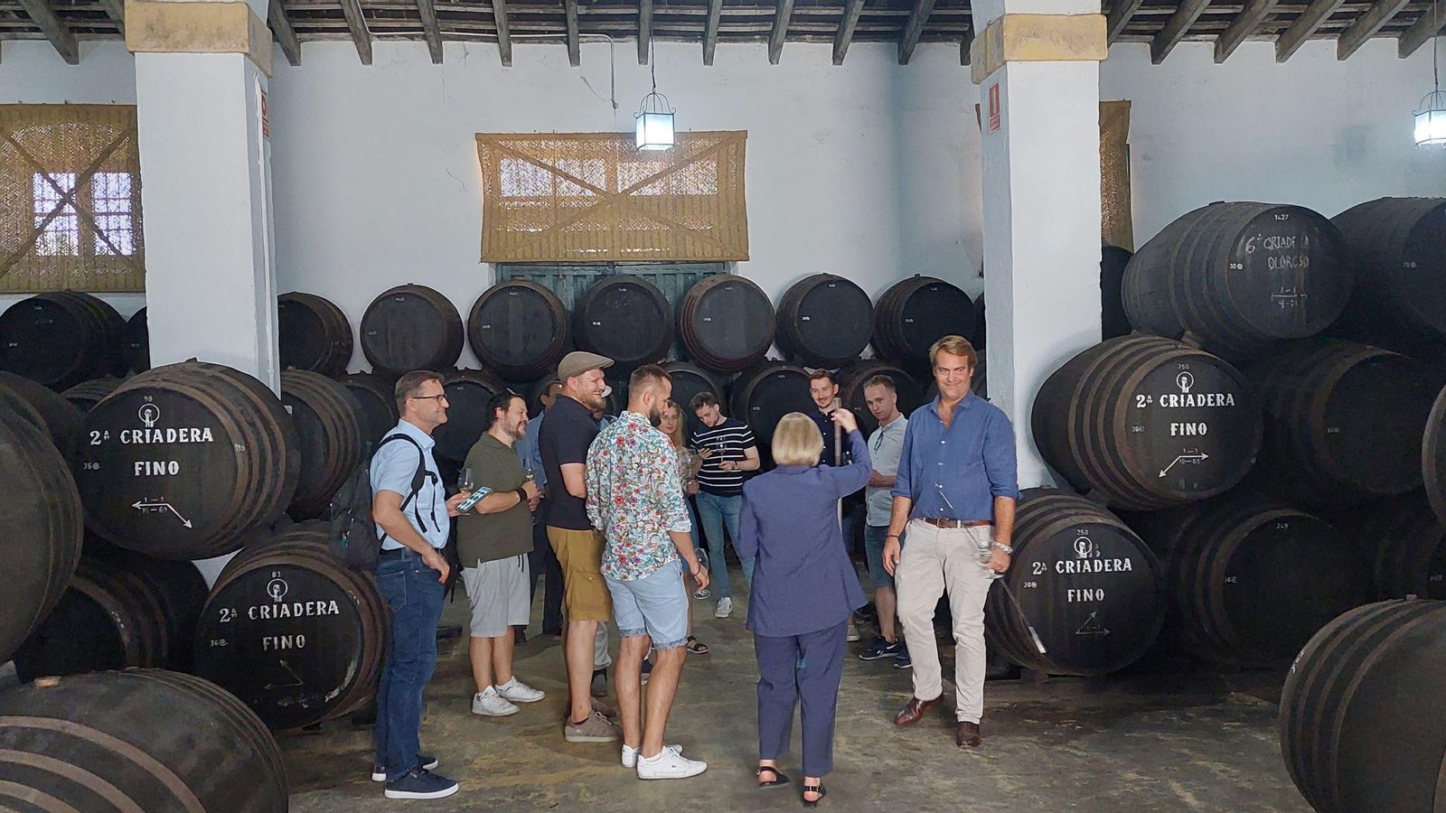 Visita de la delegación polaca a bodegas del Marco.