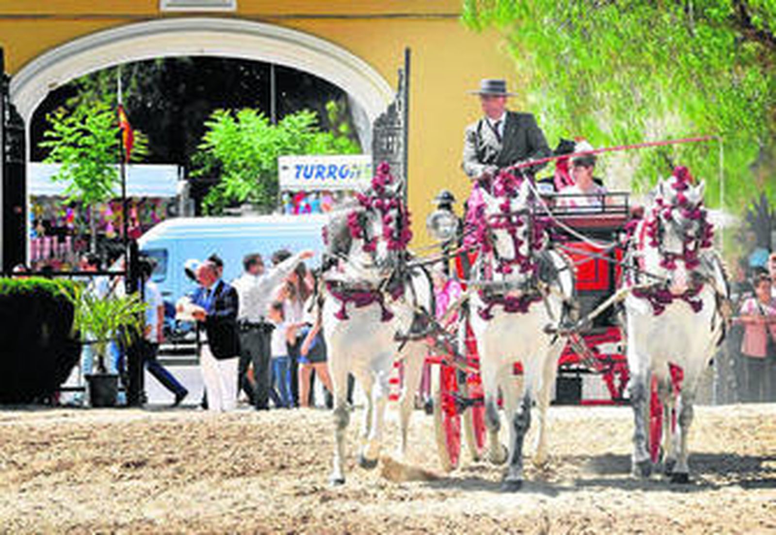 Dos imágenes del concurso de enganches celebrado ayer en Sementales.