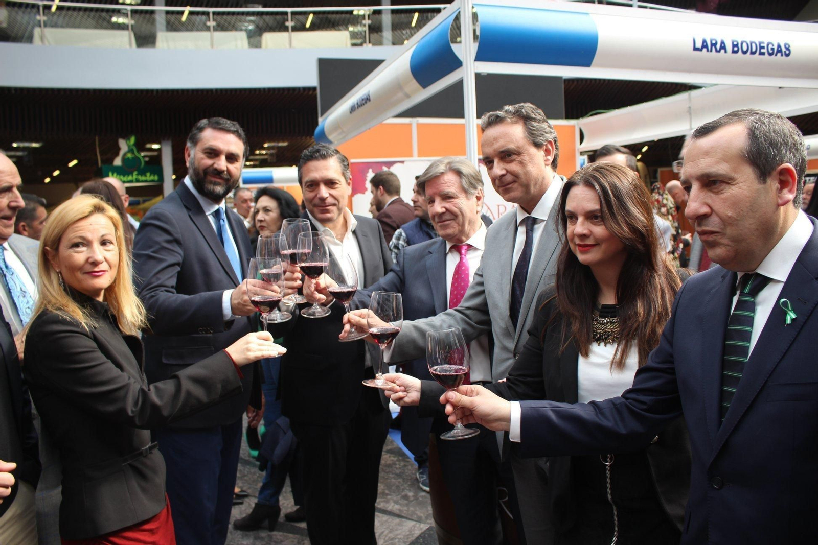 Francisco Javier Fernández, Juan Antonio Lara, Norberto del Castillo, José García Ortiz y José Luis Ruiz Espejo con diversas autoridades.