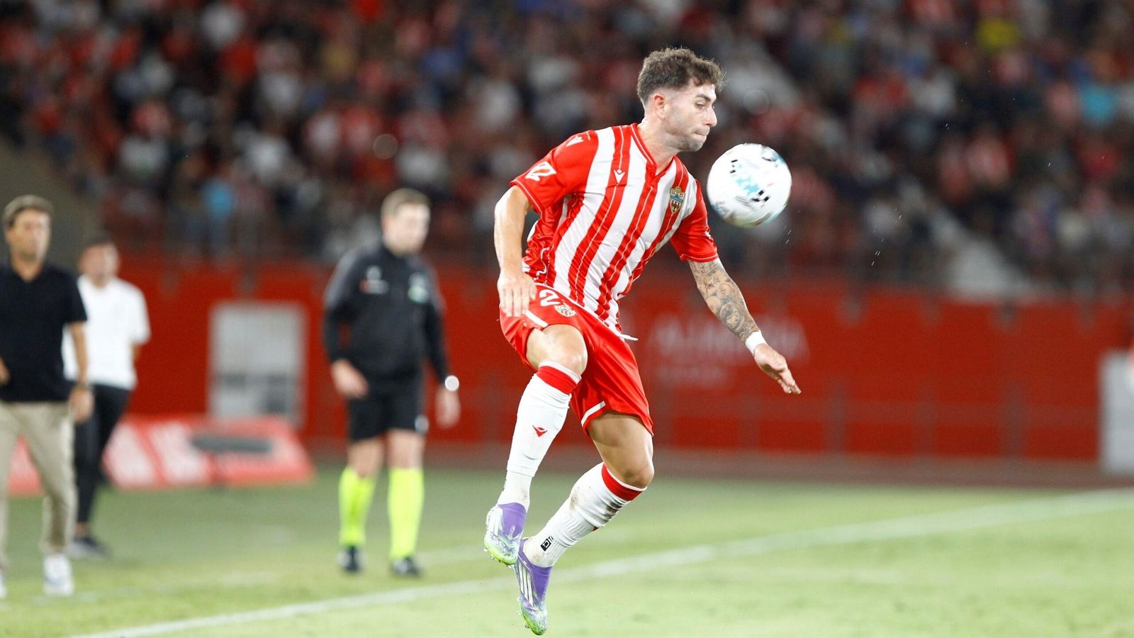 Adrián Embarba, uno de los referentes en ataque del Almería.