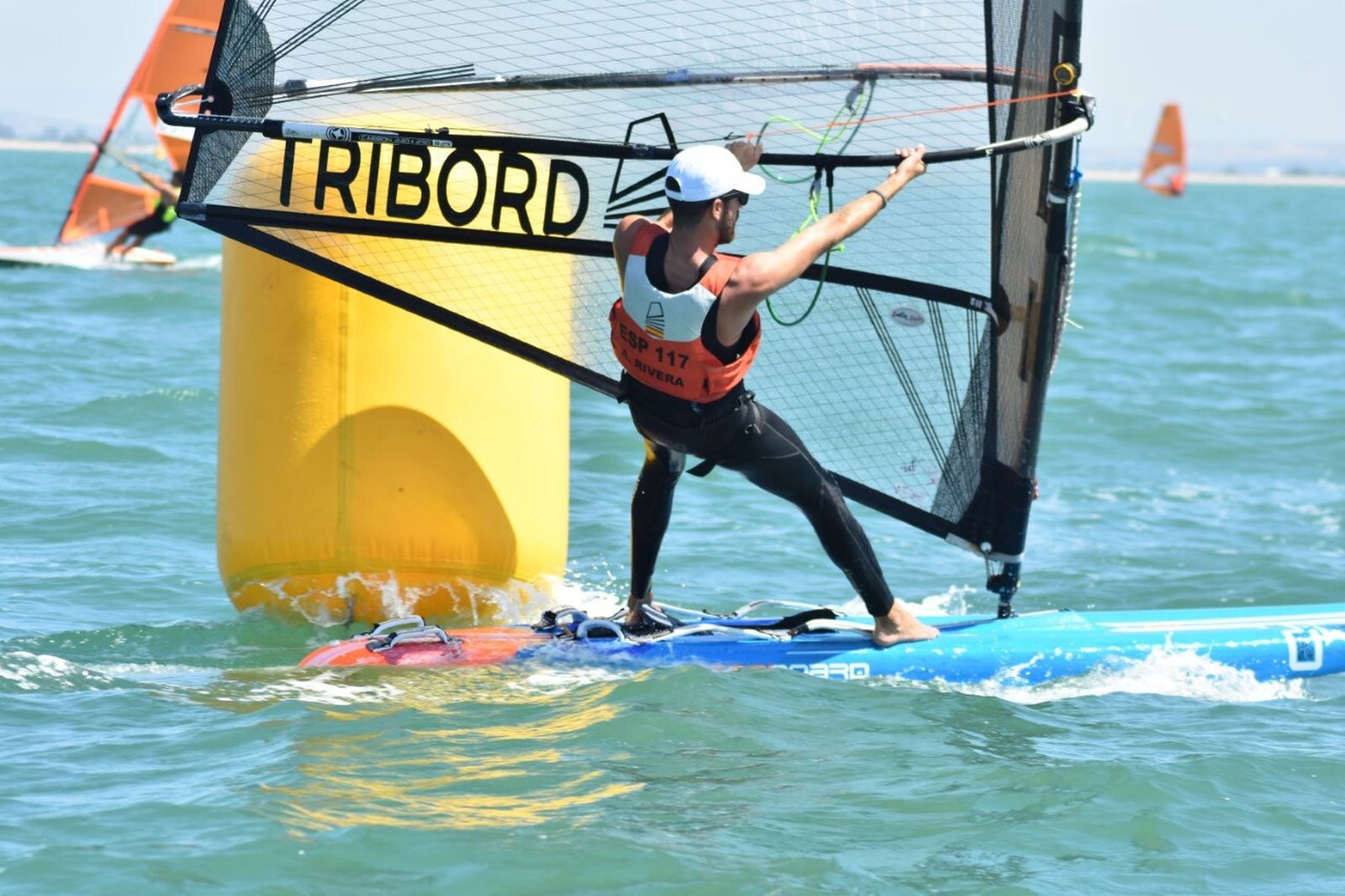 Alejandro Rivera comienza con buen pie la cita en aguas gaditanas.