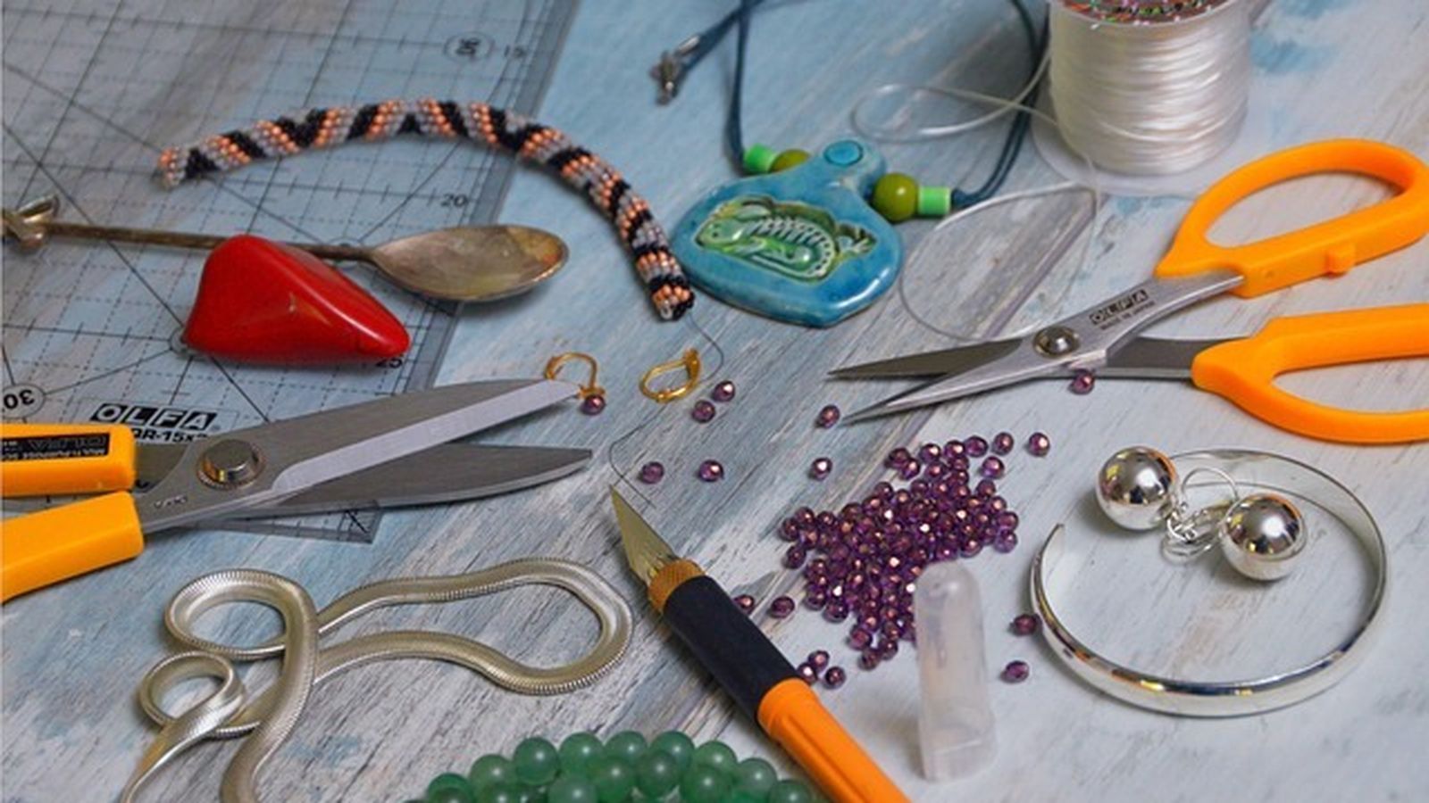 Herramientas y elementos para crear una pieza de Patchwork