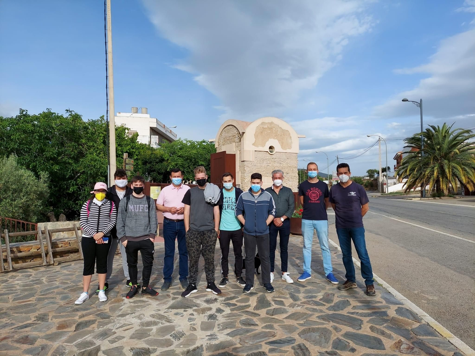 Los estudiantes de la comarca fueron recibidos por el alcalde y el concejal de Innovación.