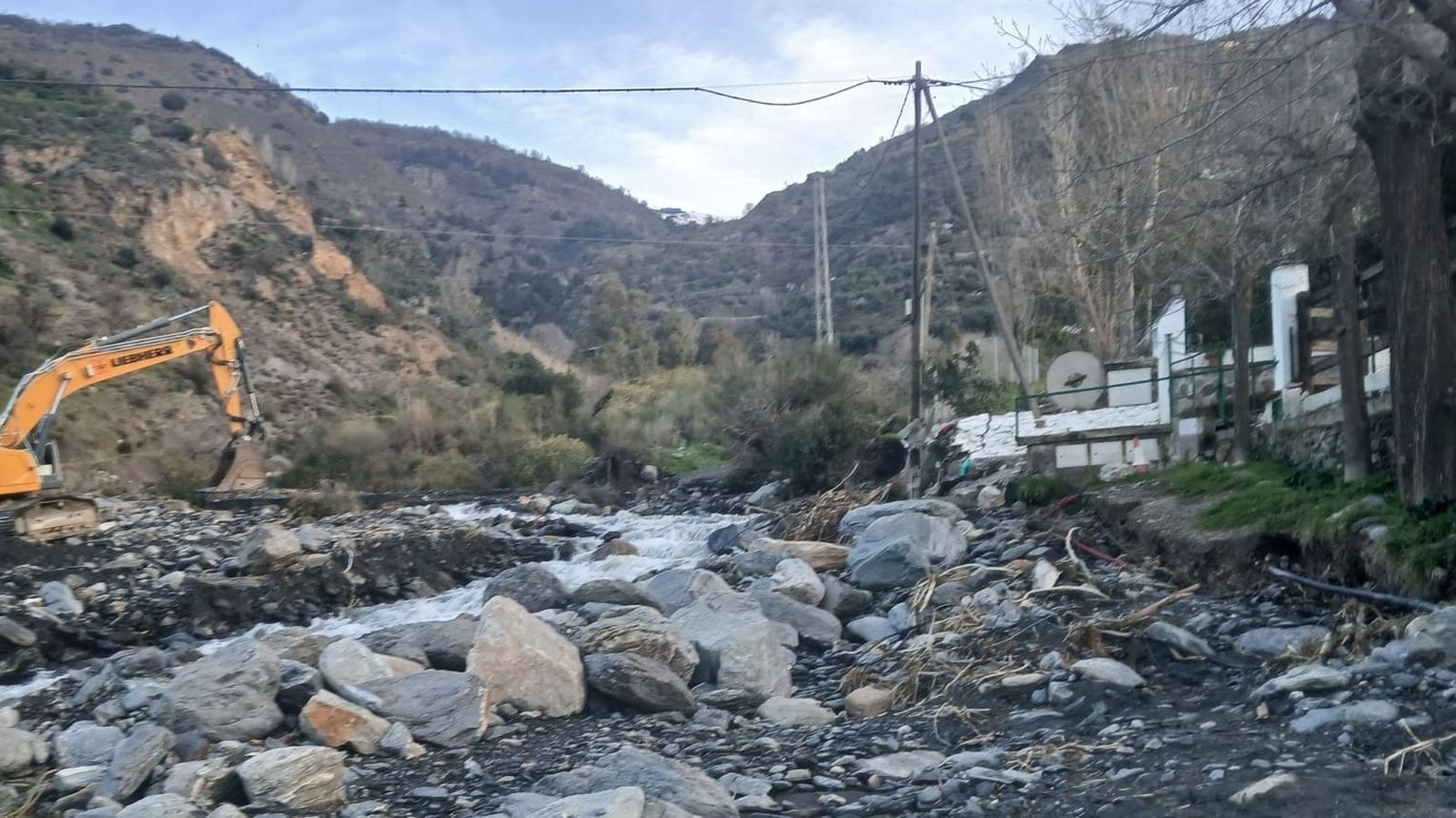 Actuaciones en el margen del río