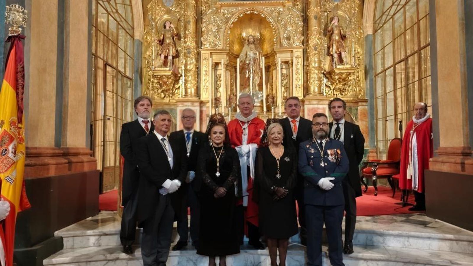 José María Gómez con el grupo de las nuevas Damas y Caballeros Hospitalarios; Vicente Barea, Vicente Balbín, Juan Carlos Rodríguez-Navarro, Pilar Rodríguez Flores, José Félix Arroyo, Luis Antonio Gutiérrez y Borja Vázquez.