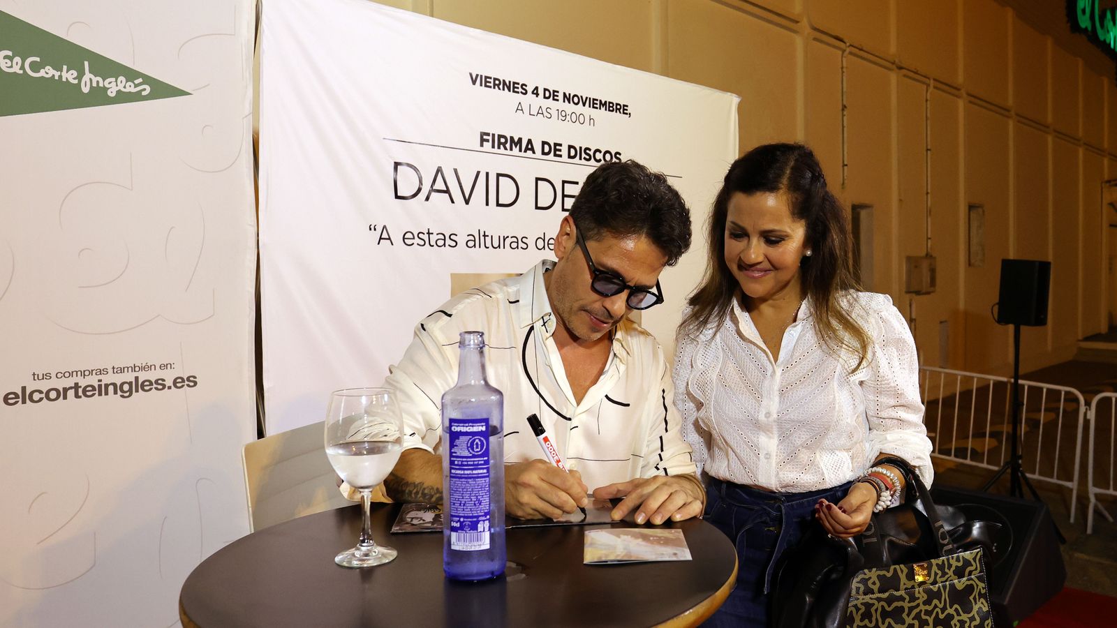David DeMaría, firmando su nuevo disco en El Corte Inglés.