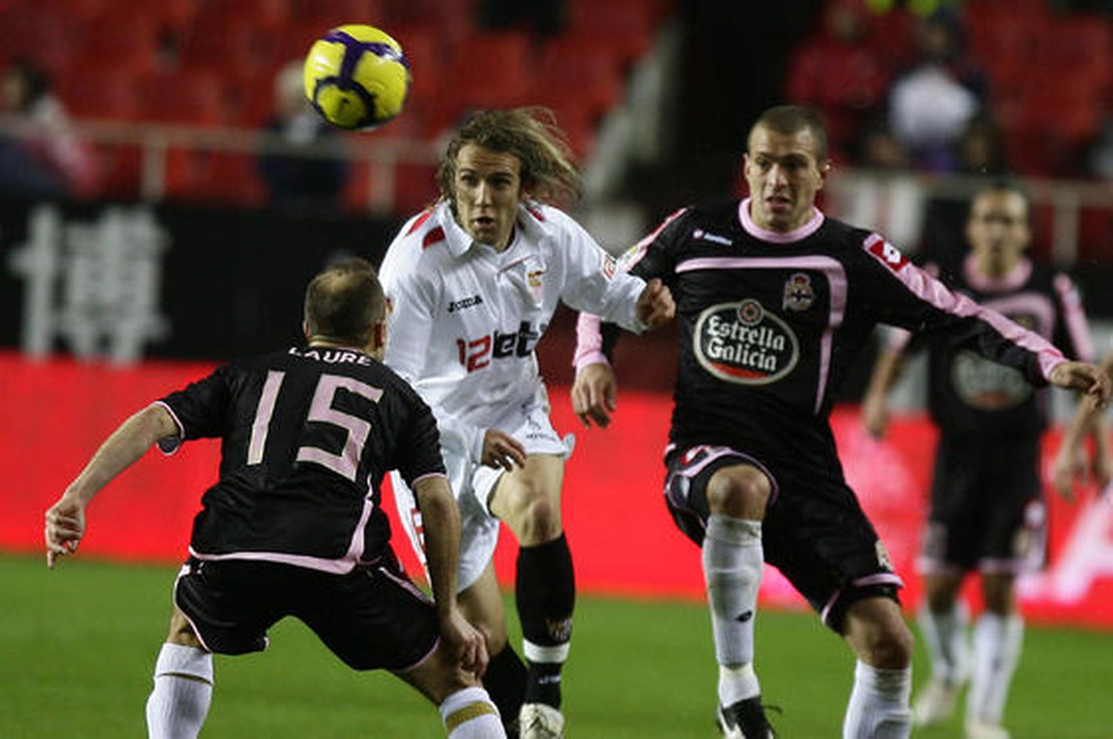 El Sevilla cumple en casa y ya está en las semifinales de la Copa del Rey. / Antonio Pizarro
