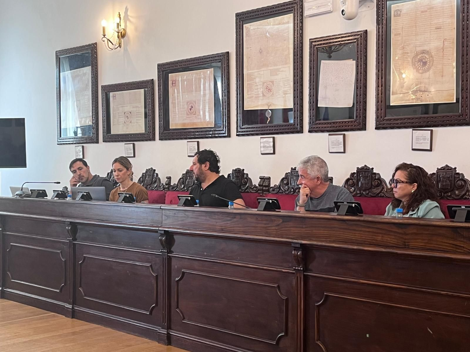 La bancada socialista en el Pleno de Tarifa.