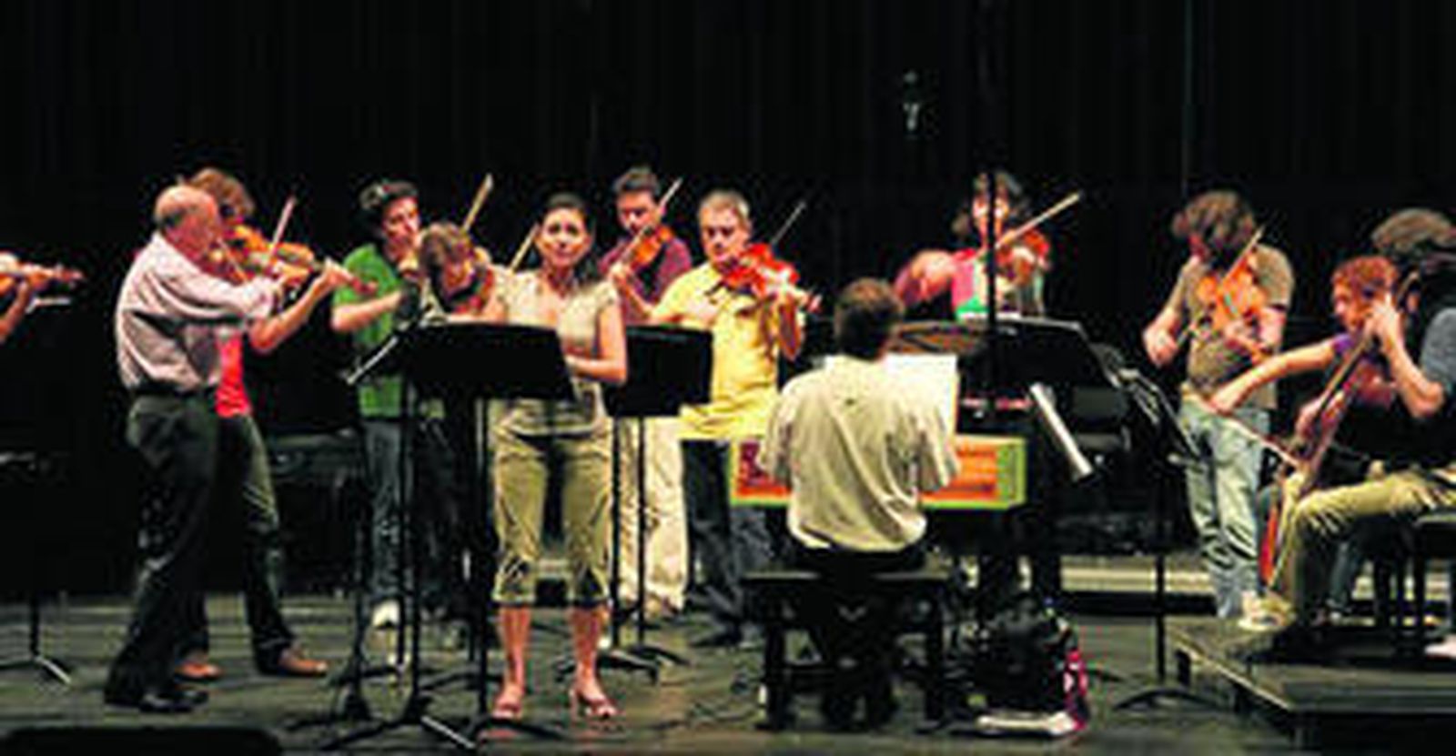 El Concierto Español en un ensayo junto a la soprano Soledad Cardoso.