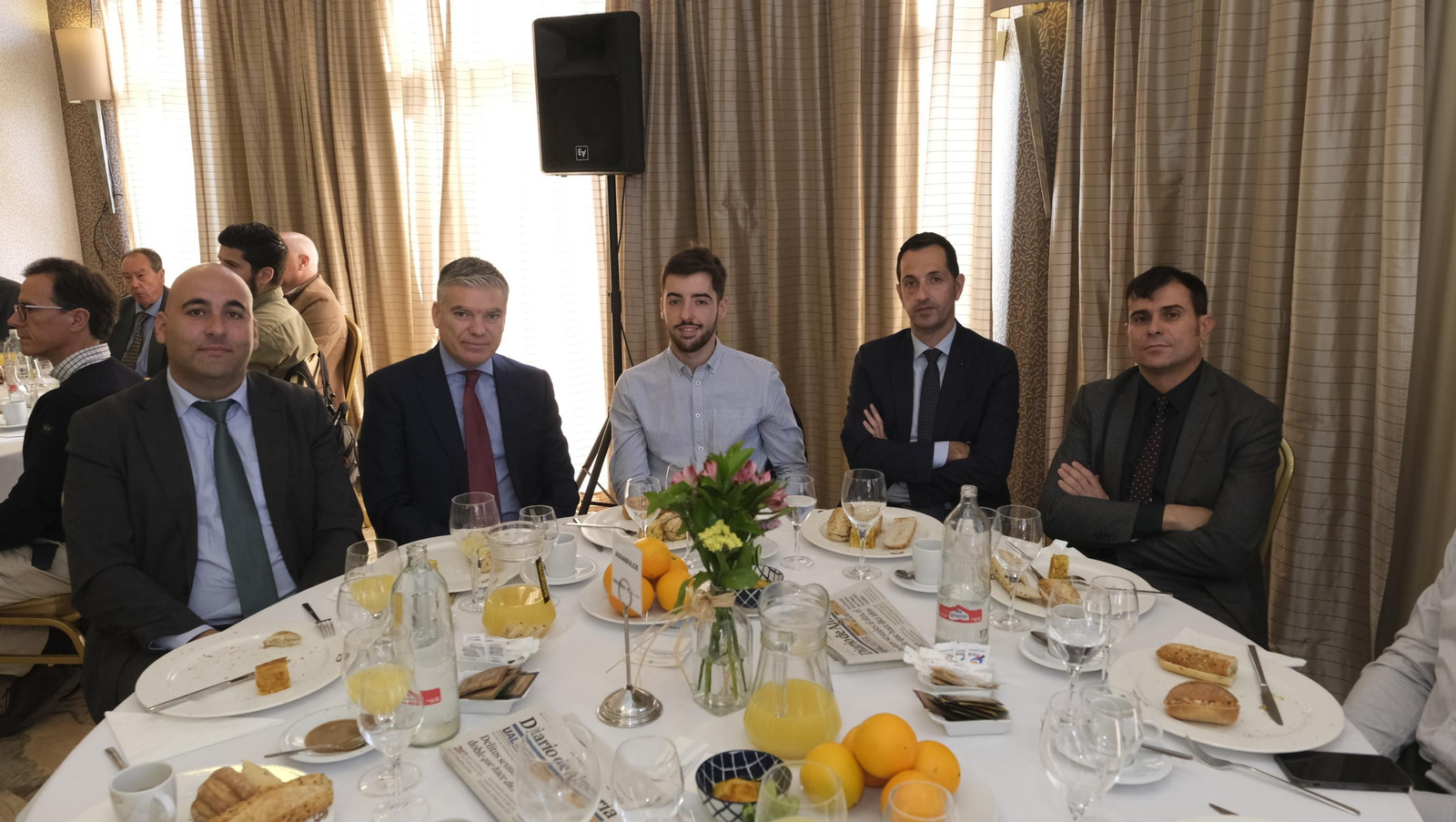 Desayuno coloquio de Grupo Joly y Cajasur, con la participación del ponente Enrique de los Ríos