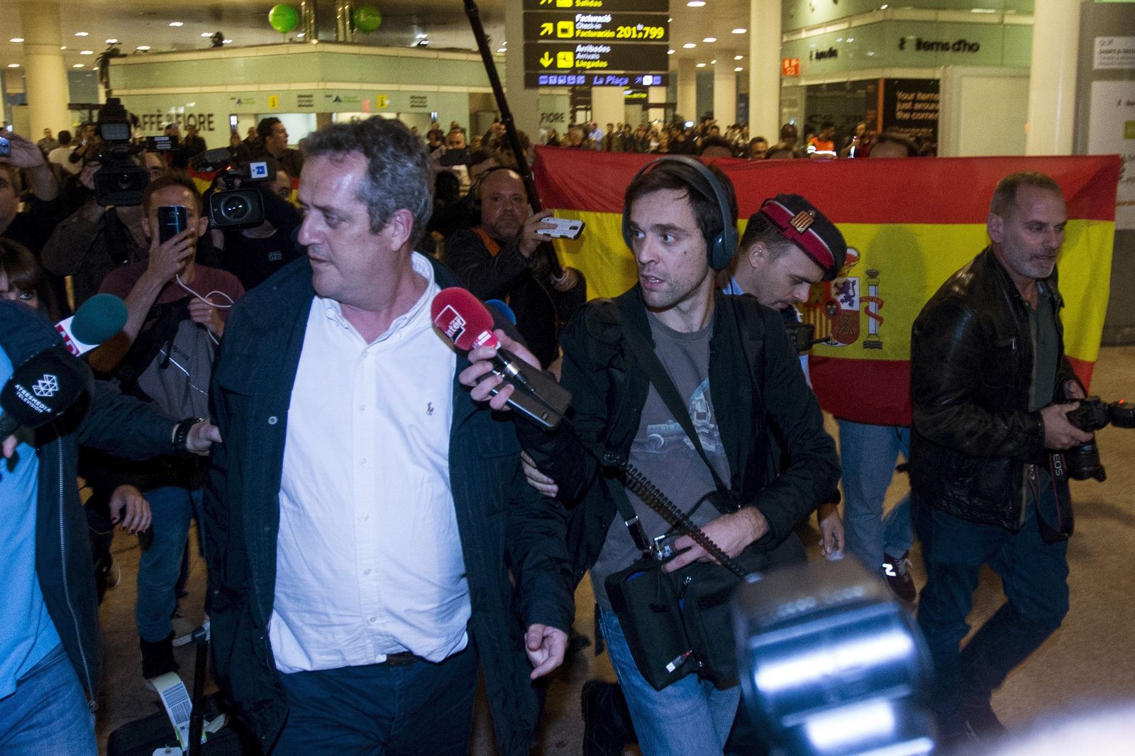 Forn, ex 'conseller' de Interior, a su llegada al aeropuerto de El Prat el 31 de octubre tras fugarse a Bruselas.