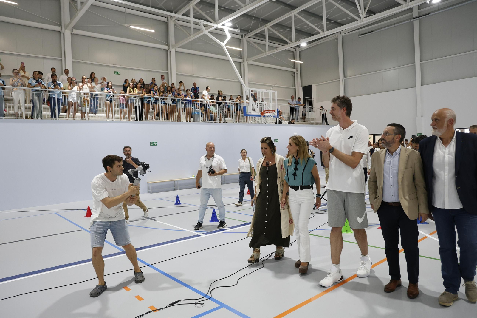 fotos de la inauguración con Pau Gasol del nuevo pabellón deportivo de Punto Ribot en La Línea