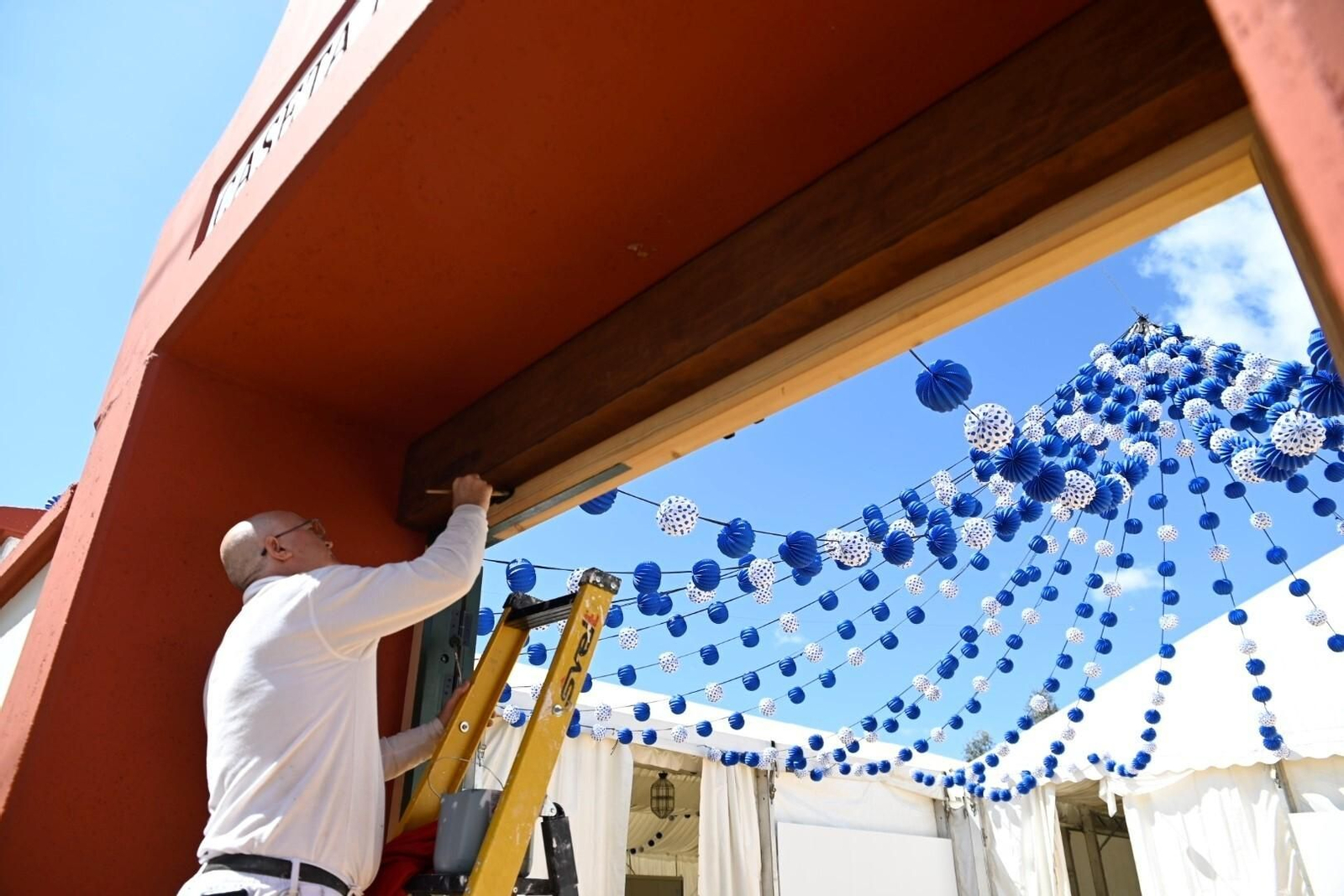Cuenta atrás para el inicio de la Feria de Córdoba: así avanza el montaje en El Arenal, en imágenes